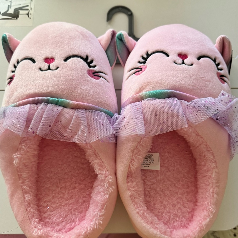 Pink Cat Face Slippers with Ruffle